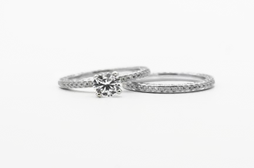 photo-1591209608777-fb022eac7112